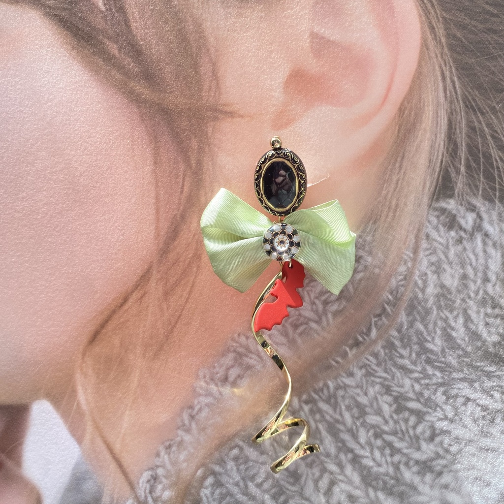 【ツイステ】リリア・ヴァンルージュイメージアクセサリー 〜プレイフル・ドレス〜【イヤリング・ピアス】