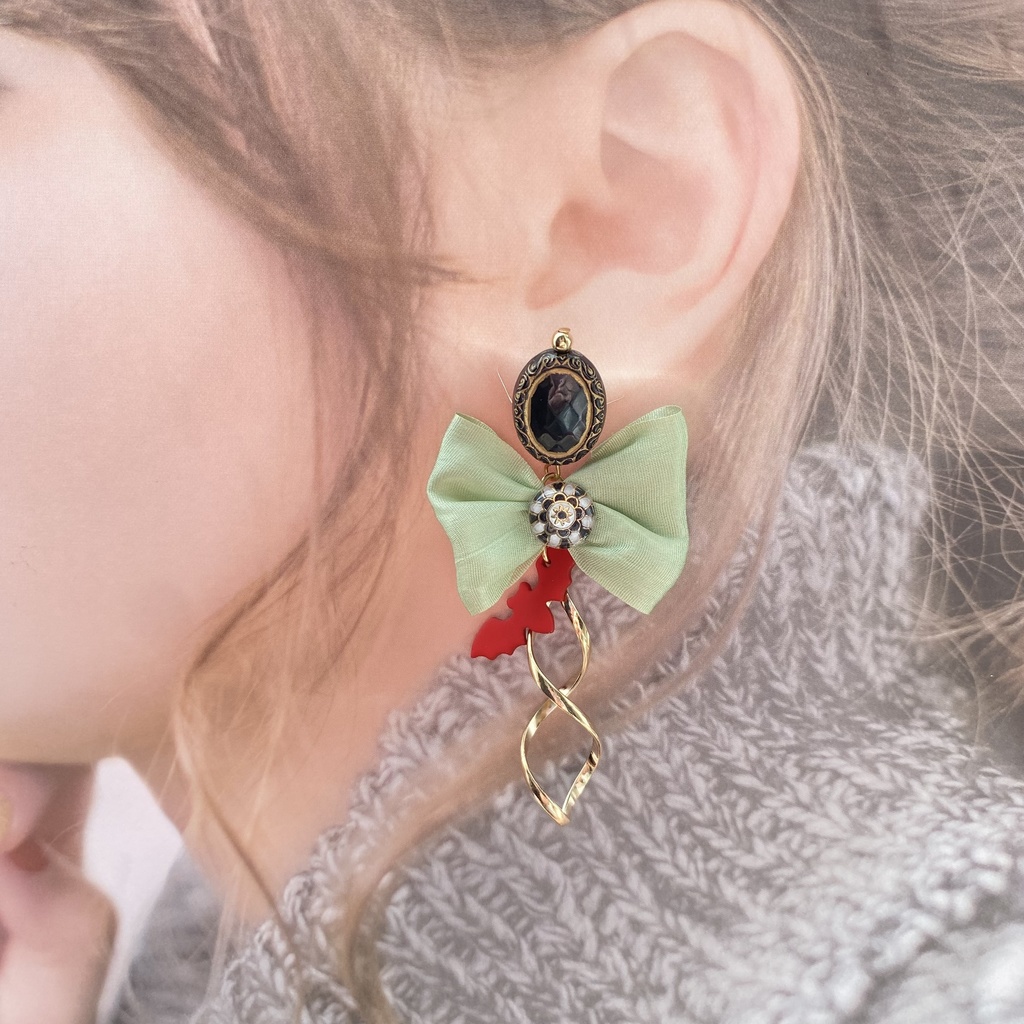 【ツイステ】リリア・ヴァンルージュイメージアクセサリー 〜プレイフル・ドレス〜【イヤリング・ピアス】