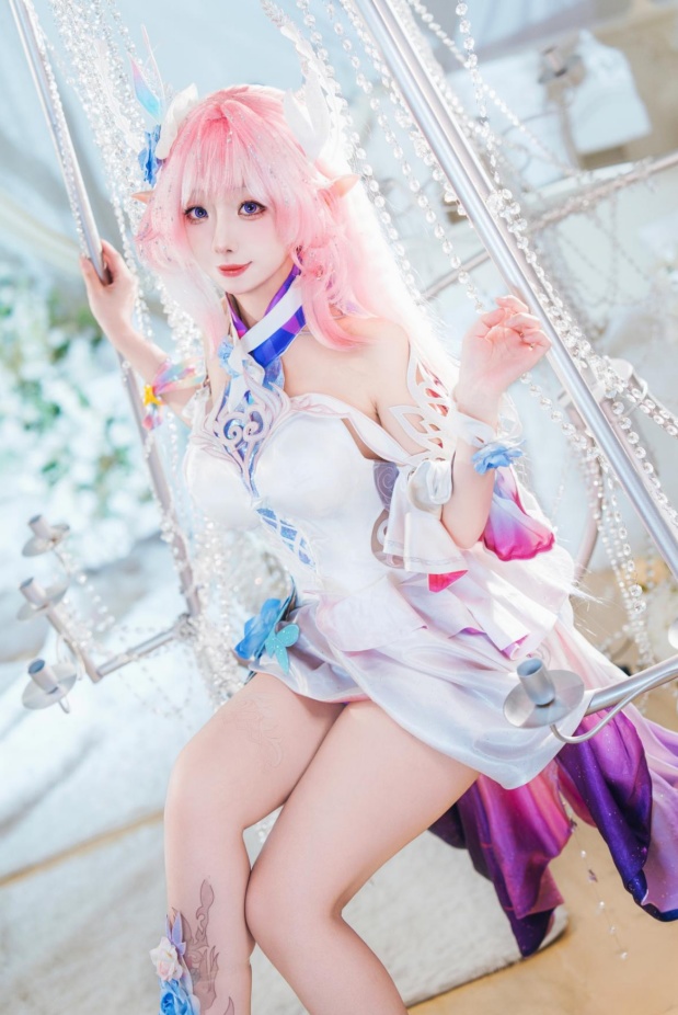 【新刊】C107 崩壊スターレイル オンパロス黄金裔 写真集『Glimmer』