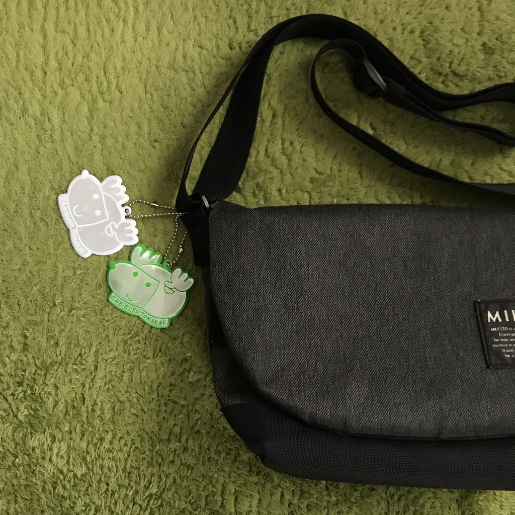 暗い夜道はピカピカのトナカイさんが役に立つのさ 反射板チャーム