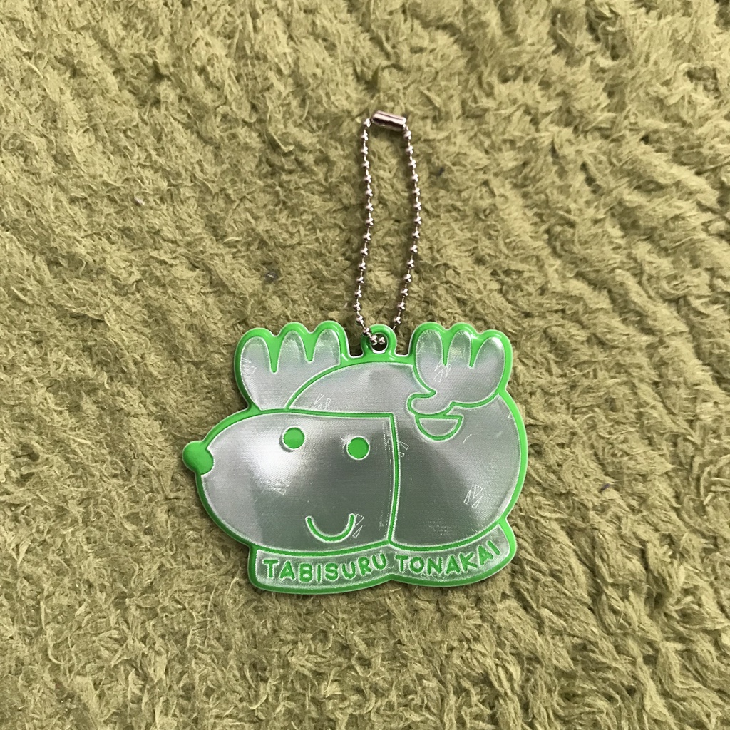 暗い夜道はピカピカのトナカイさんが役に立つのさ 反射板チャーム