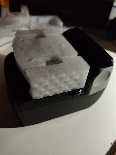 【受注生産】 ABS製 日立工機 Hikoki 18V バッテリー用 壁掛け等ホルダー