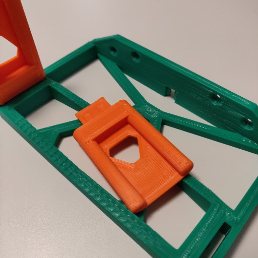 【販売終了】VIVE Pro ヘッドマウントディスプレイ用 壁掛けラック