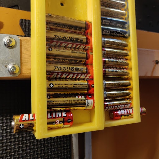 壁面取付用 予備電池ストッカー 単3 単4 対応