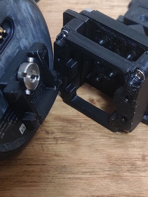 【試作品・現品のみ】 小型版 VIVE トラッカー 等に ワンタッチ着脱可能なマウンターキット