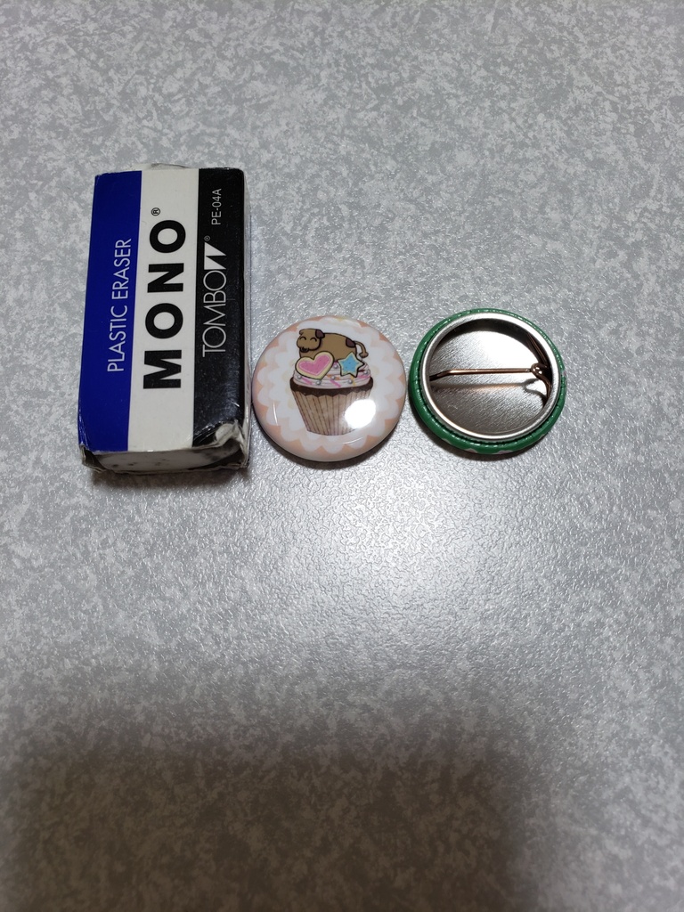 豆!のような缶バッジ牛君カップケーキ