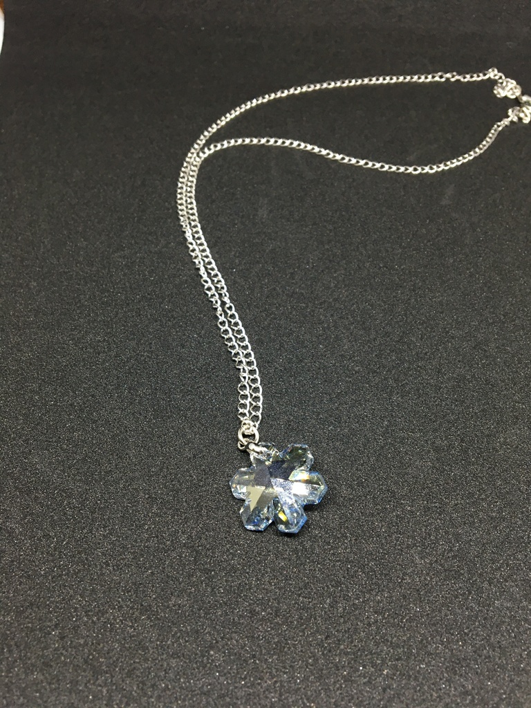 【YOI】雪の結晶ひと粒ネックレス
