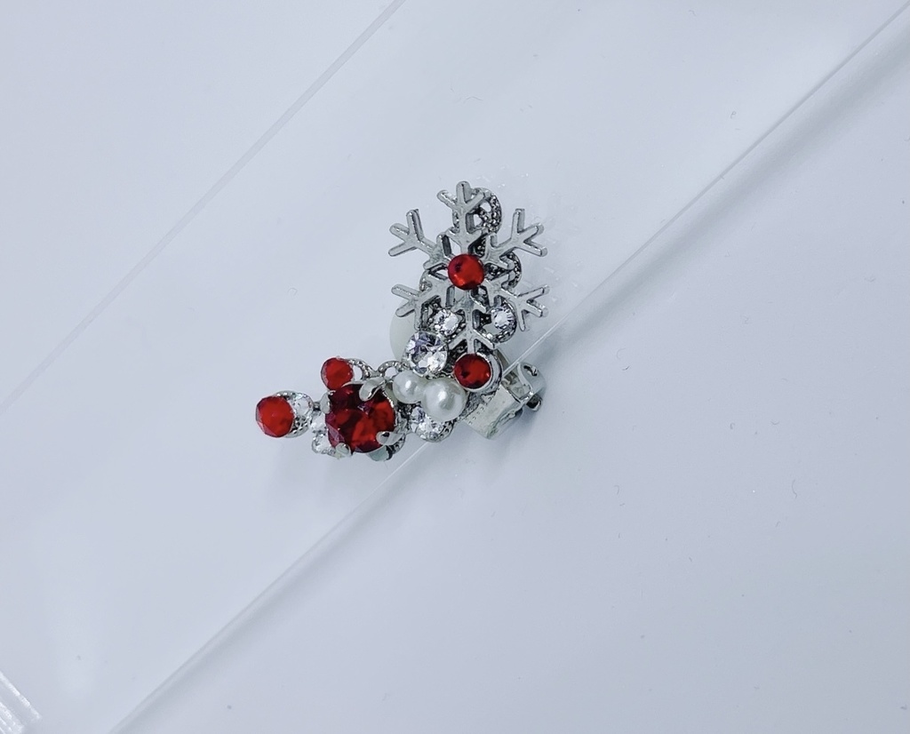 雪の結晶イヤーカフ