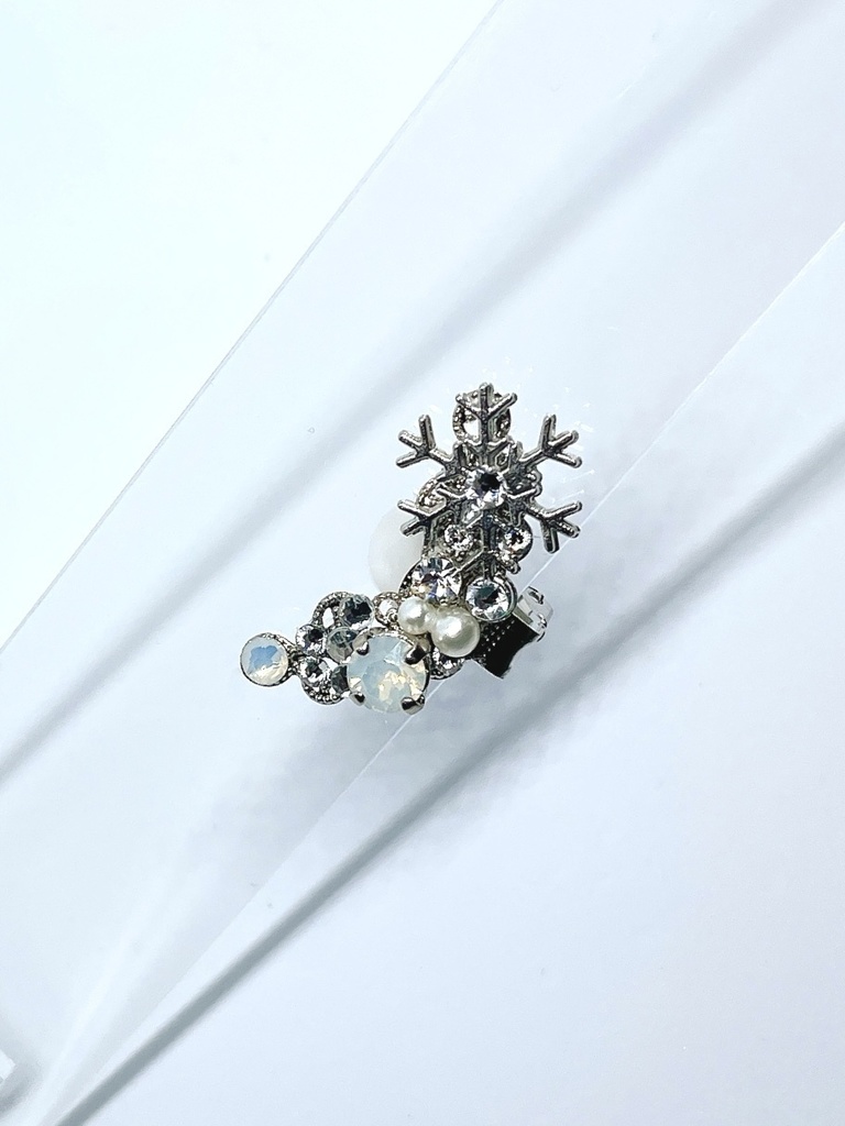 雪の結晶イヤーカフ