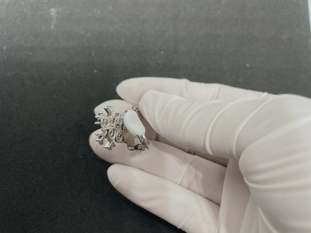 雪の結晶イヤーカフ