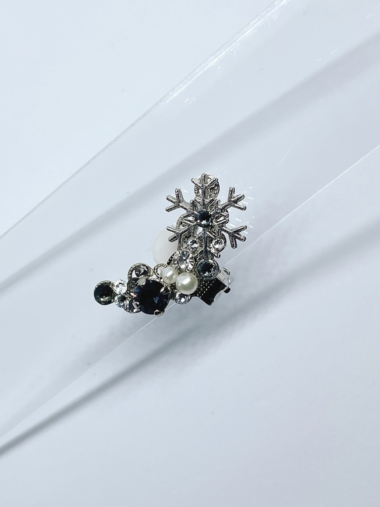 雪の結晶イヤーカフ