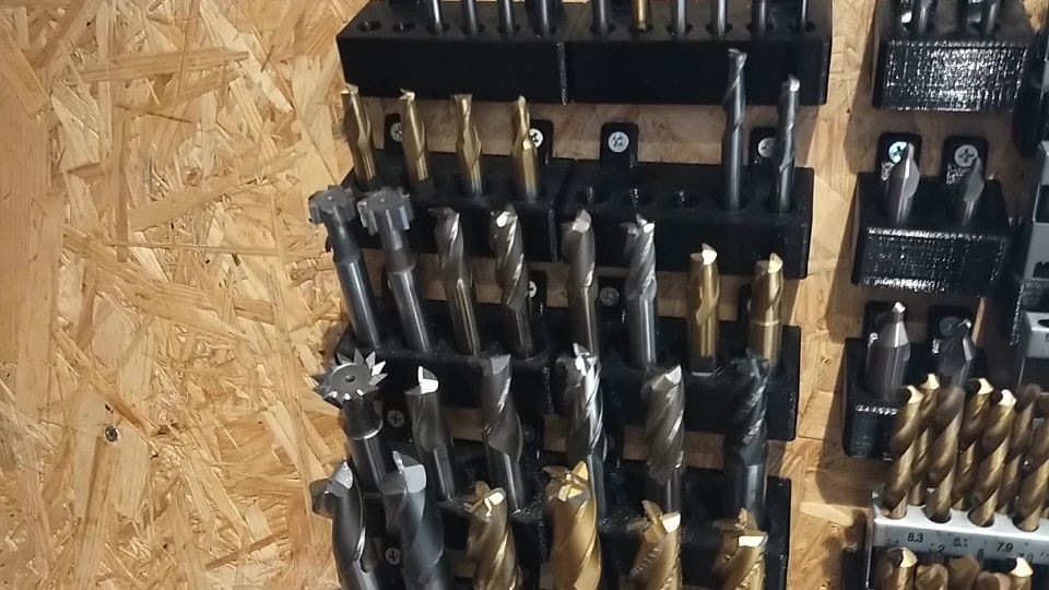 STLデータ】エンドミル立てシャンク径8mm 5本壁面収納