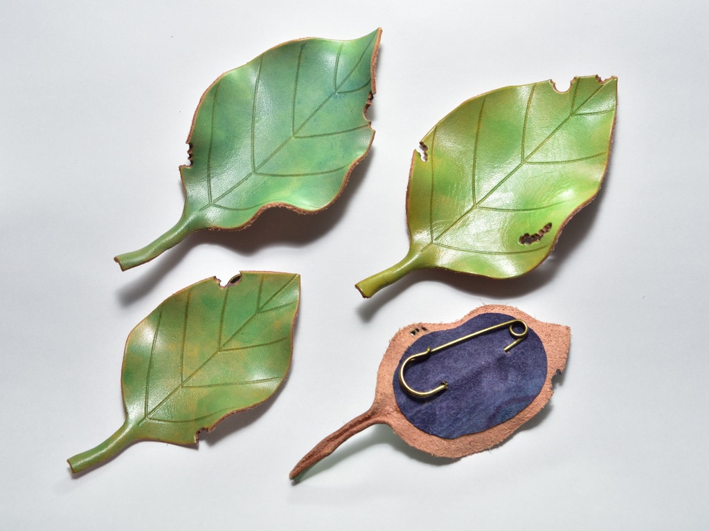 葉っぱブローチ