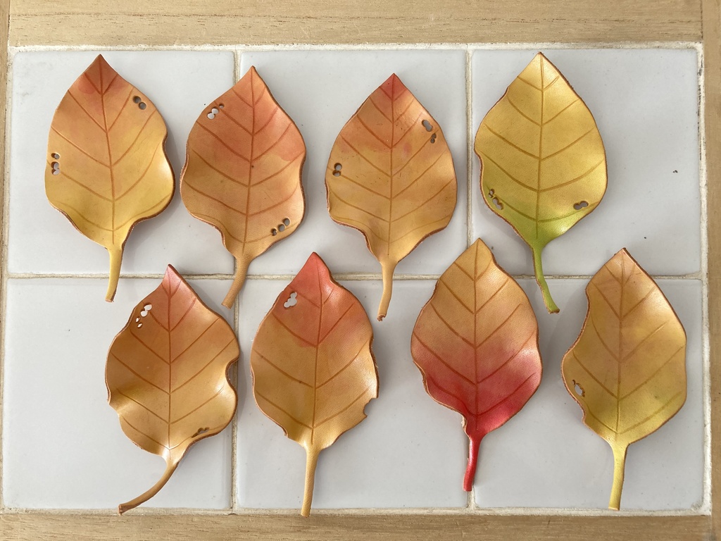 葉っぱブローチ