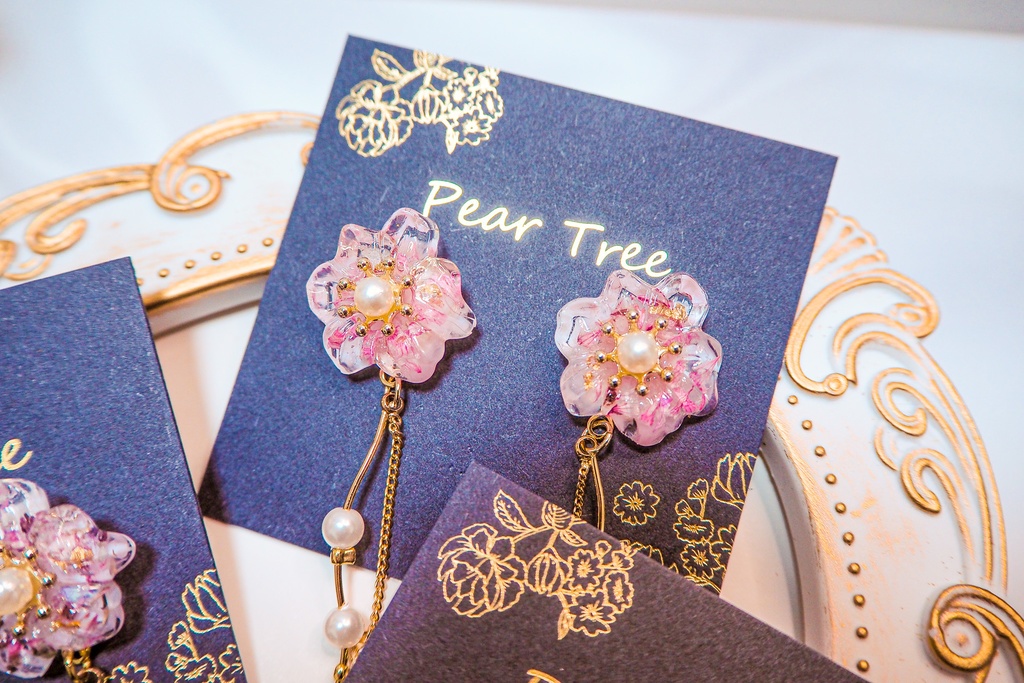 フラワーパールの導き//ドライフラワーのレジンピアス・イヤリング