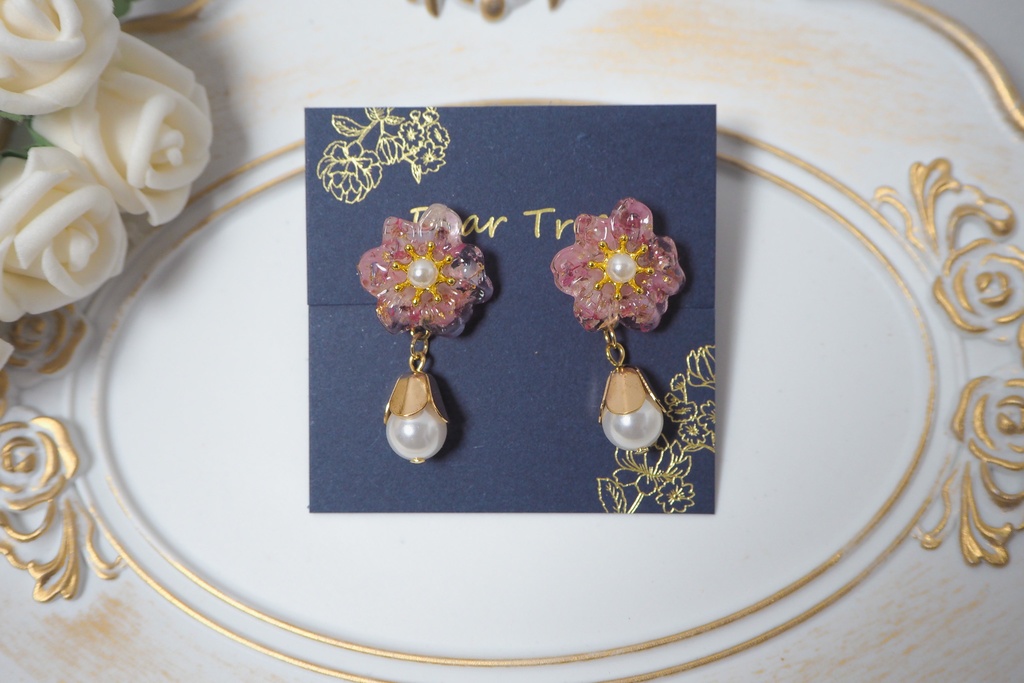 フラワーパールの揺らめき//ドライフラワーのレジンピアスorイヤリング