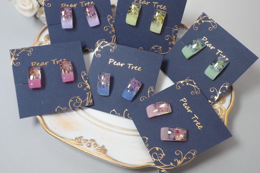 レクタングルフラワー//ドライフラワーのレジンピアスorイヤリング