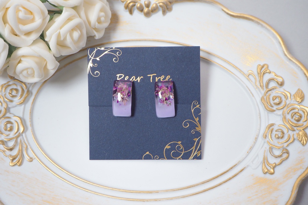 レクタングルフラワー//ドライフラワーのレジンピアスorイヤリング