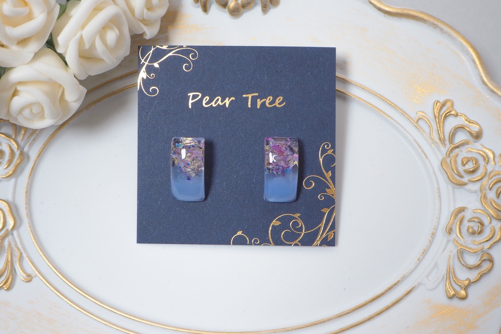 レクタングルフラワー//ドライフラワーのレジンピアスorイヤリング