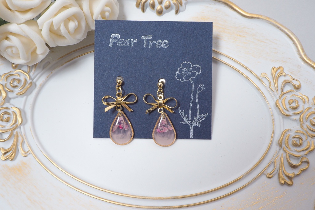 ドロップフラワー//ドライフラワーのレジンピアスorイヤリング