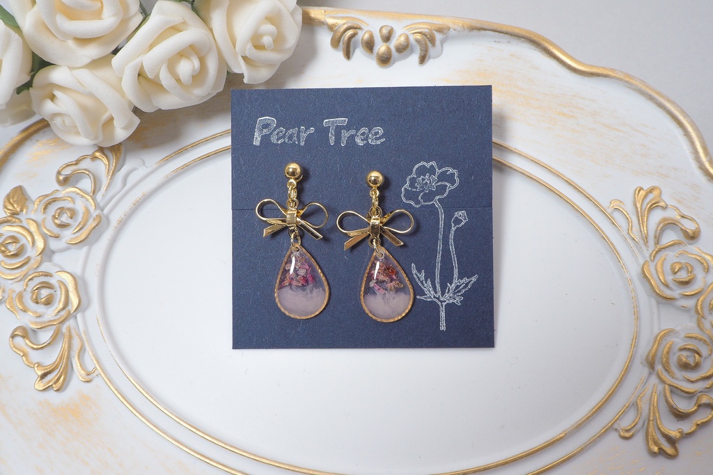 ドロップフラワー//ドライフラワーのレジンピアスorイヤリング