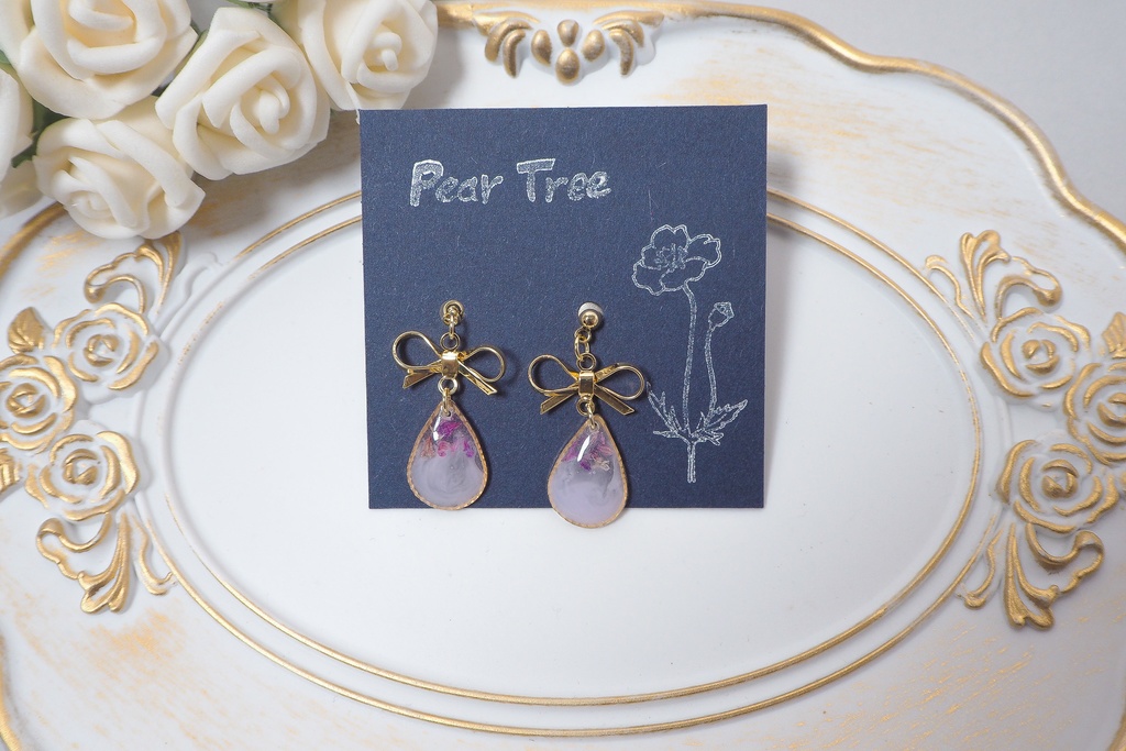 ドロップフラワー//ドライフラワーのレジンピアスorイヤリング