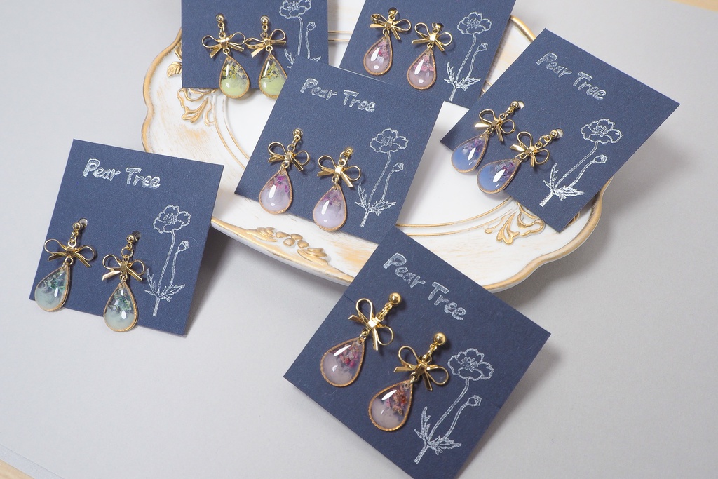 ドロップフラワー//ドライフラワーのレジンピアスorイヤリング