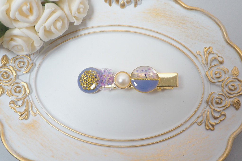 可憐の纏い//ドライフラワーのレジンヘアクリップ