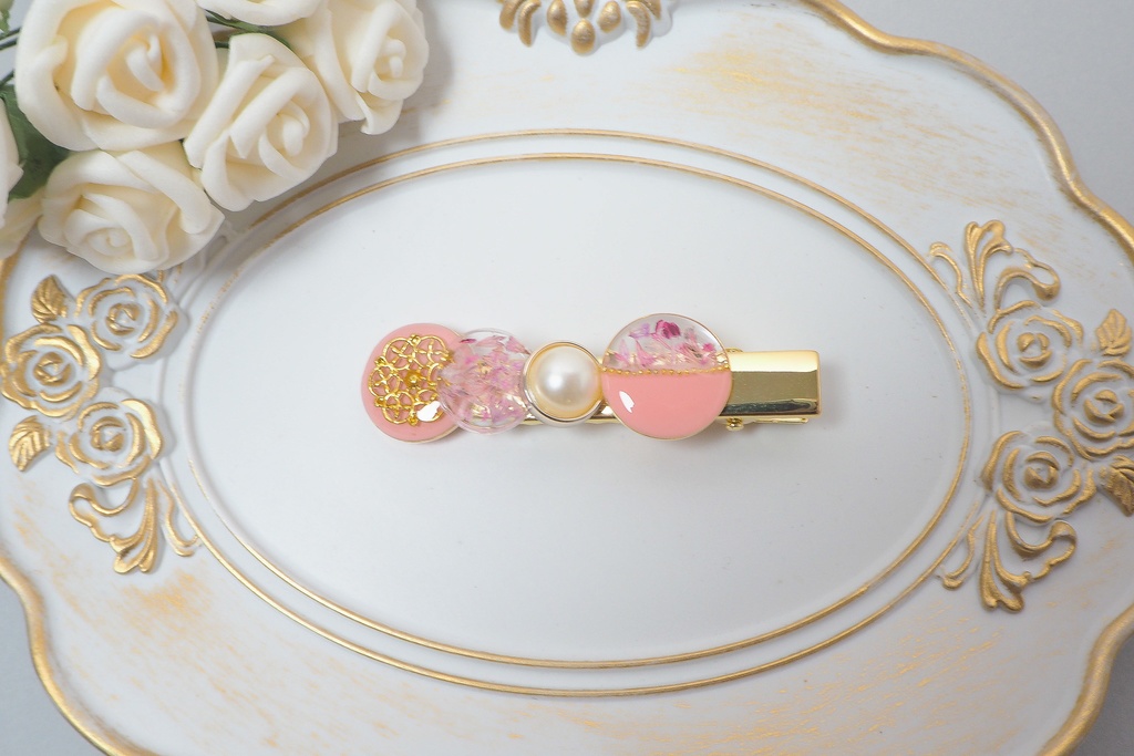 可憐の纏い//ドライフラワーのレジンヘアクリップ