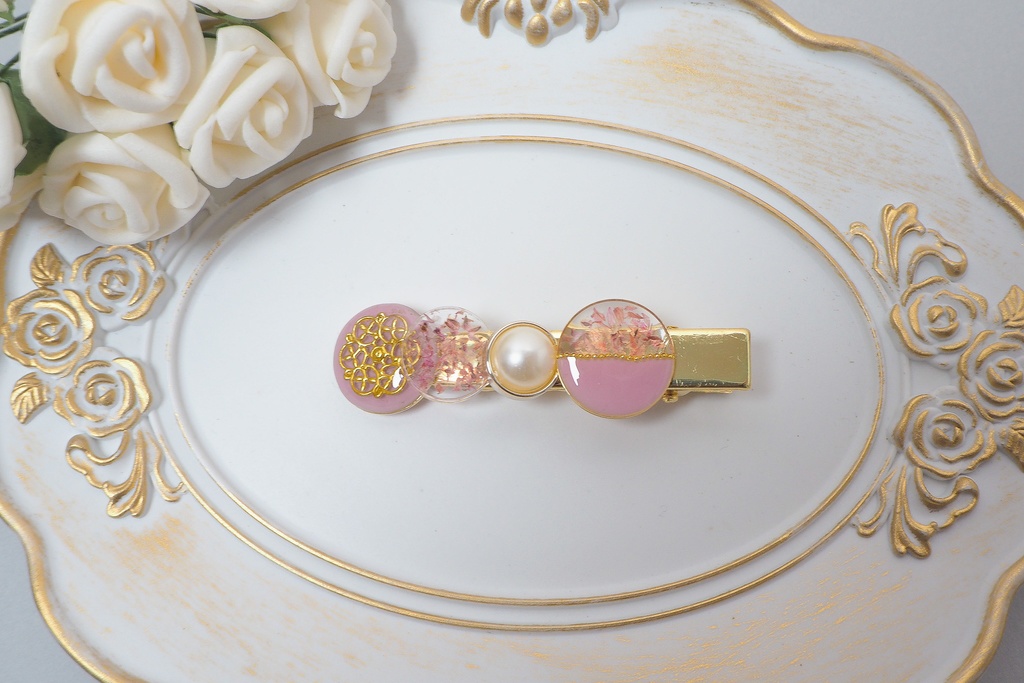 可憐の纏い//ドライフラワーのレジンヘアクリップ