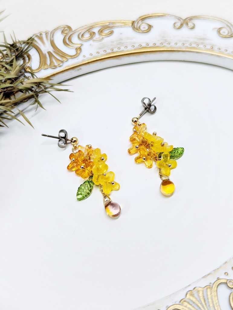 揺れる金木犀//金木犀とドロップビーズのピアスorイヤリング