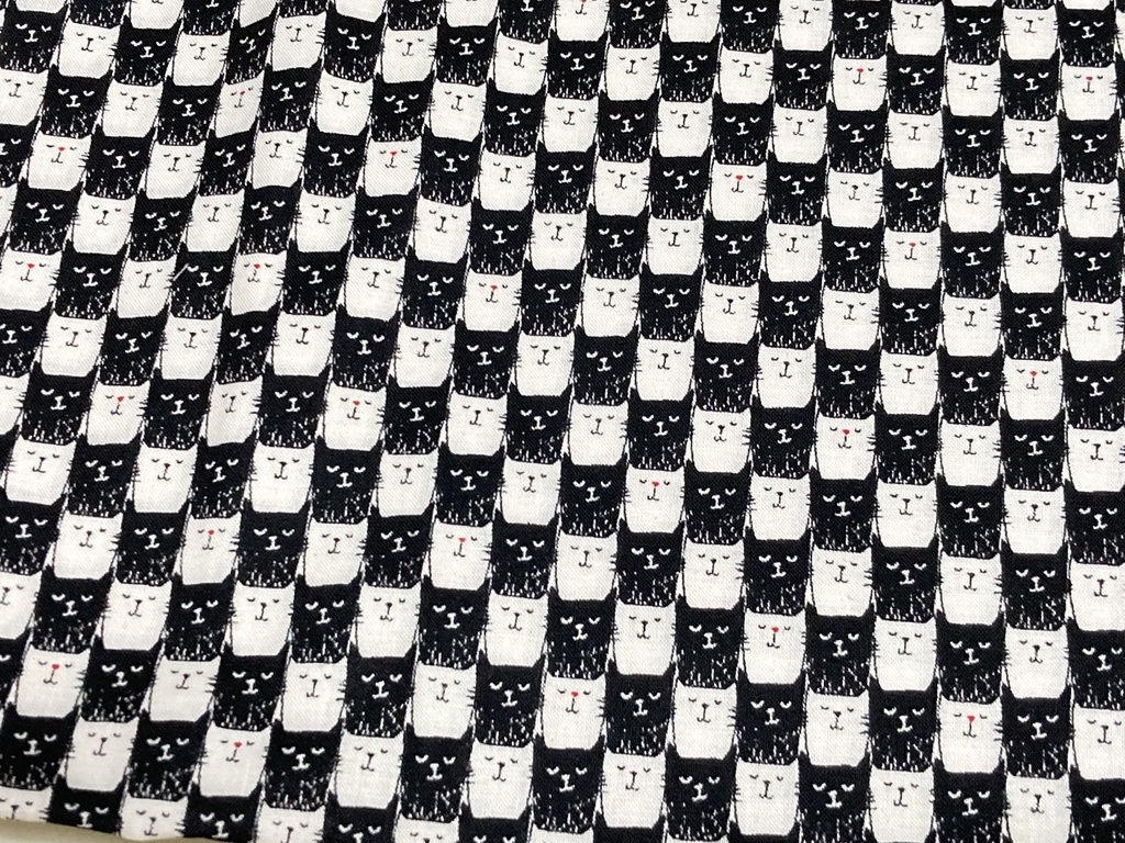 マスクカバー(プリーツ仕立て)+おまけ付き(猫オセロ) 飛沫感染防止+肌荒れ防止