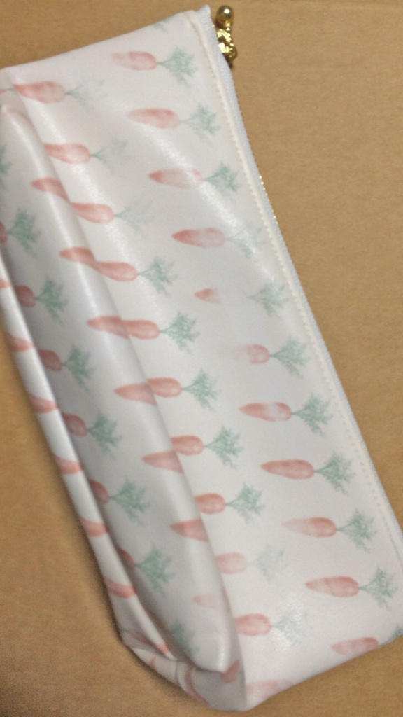 ライオンうさぎ にんじん柄ポーチ