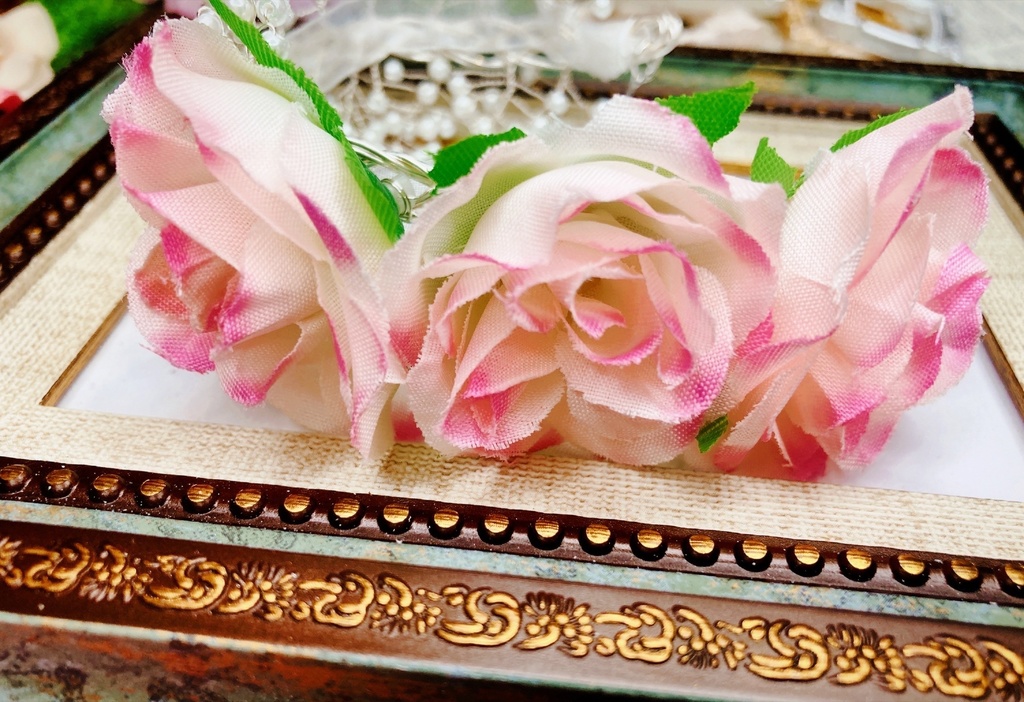桃薔薇のカチューシャは