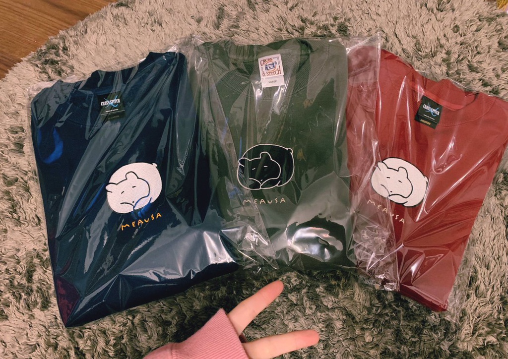 くろいこ刺繍トレーナー