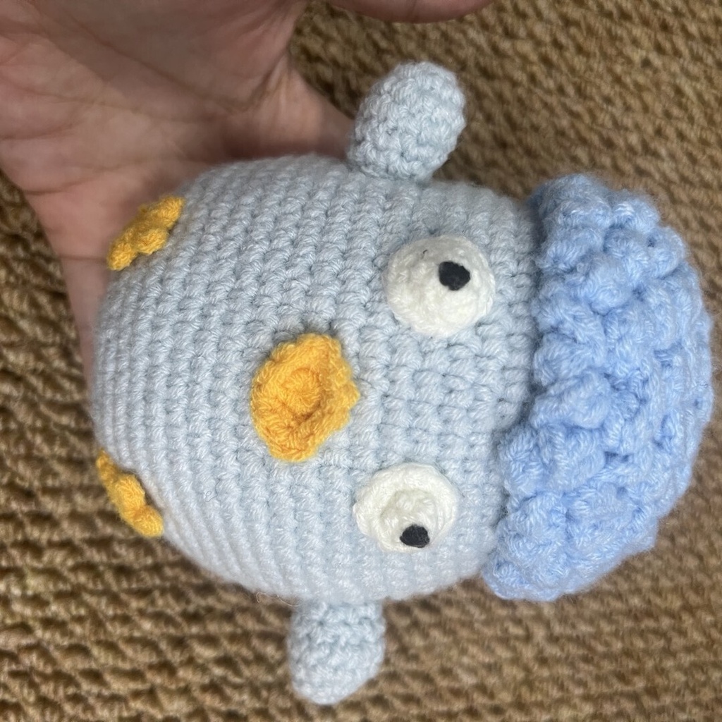 【受注生産】グレーのちびモンスター｜手編みの編みぐるみ（約15〜22cm）