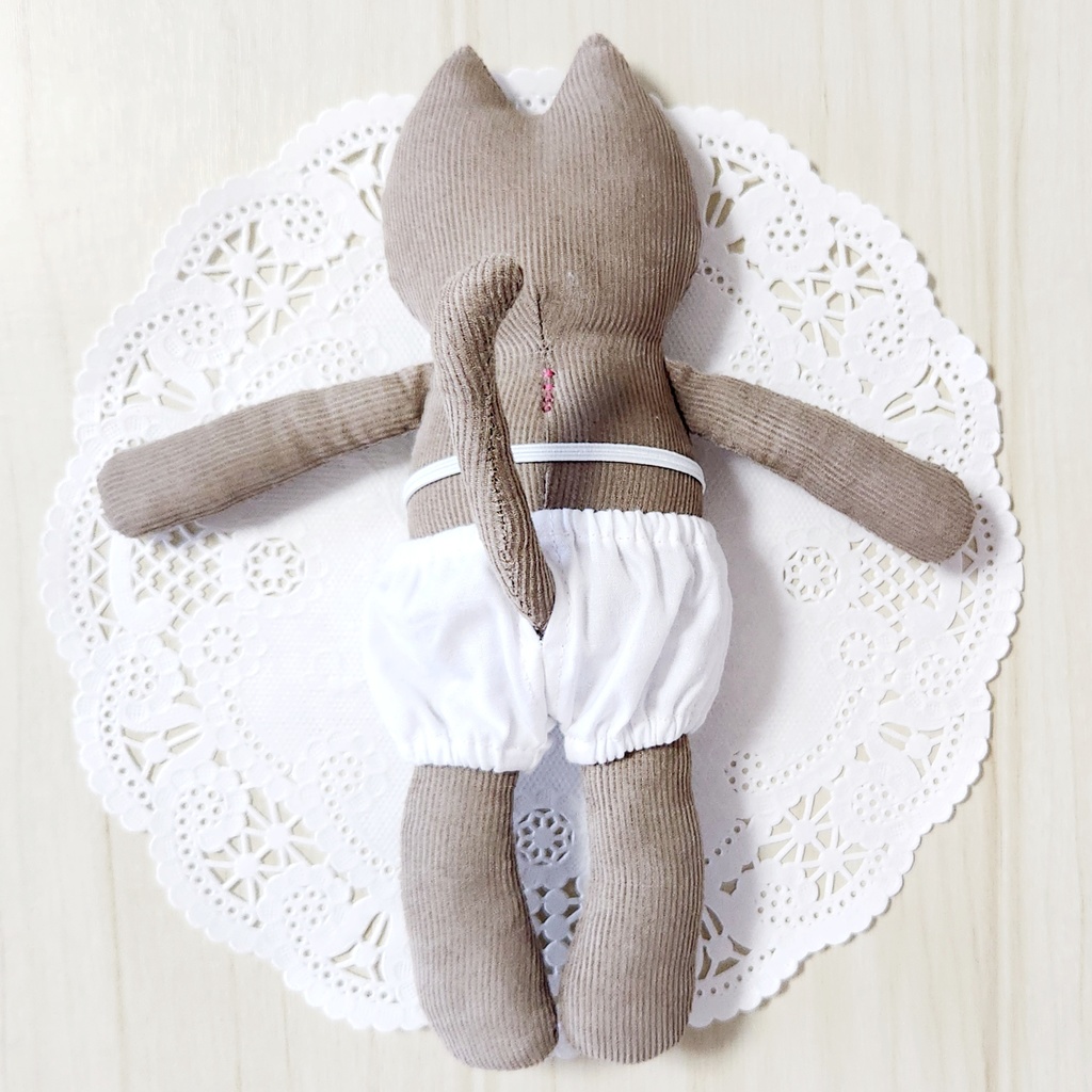 ぬいぐるみ おきがえねこちゃん・モカ色