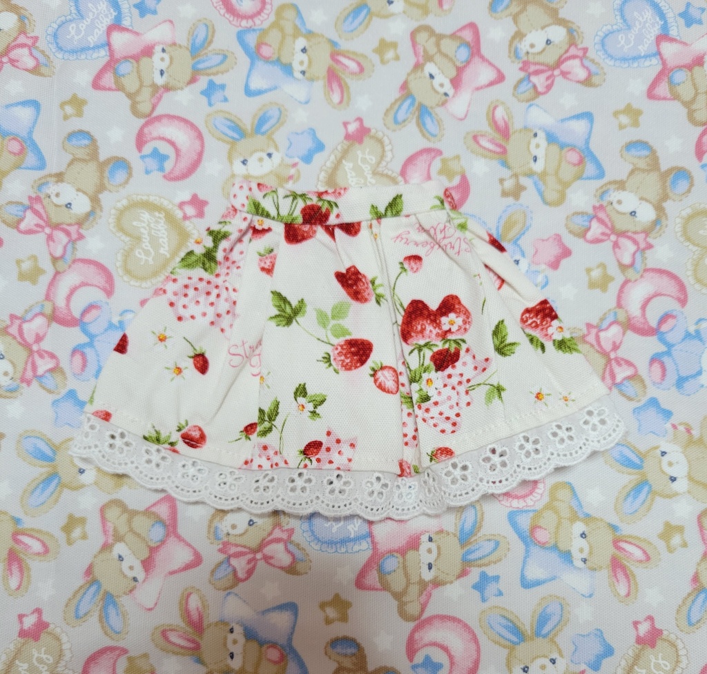 ドール服 MDDサイズ イチゴ柄スカート