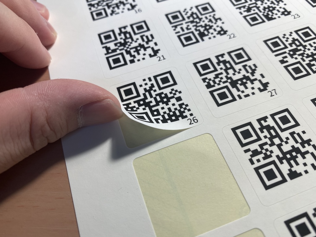 iOSアプリ「人数カウントQR」用 コード印刷済み耐水シール1-40番＊２枚