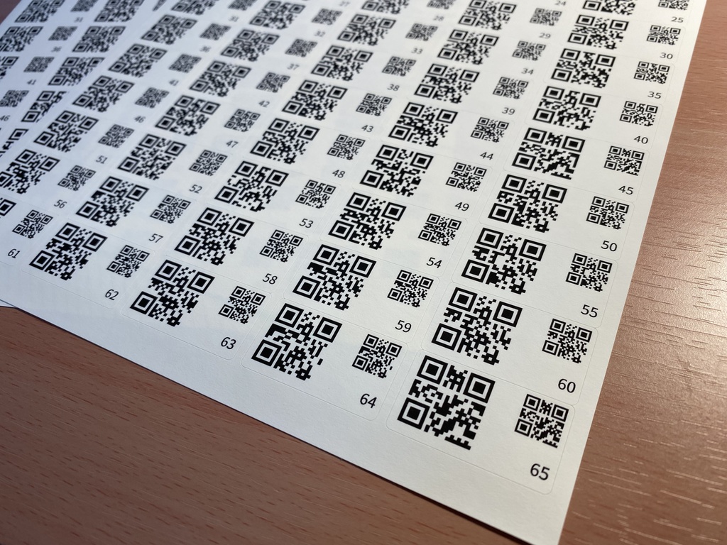 iOSアプリ「人数カウントQR」用 コード印刷済み耐水シール1-65番*2枚