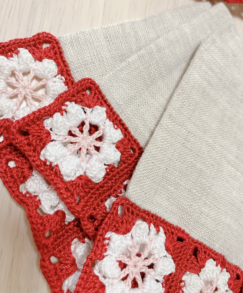 レース編みモチーフと麻布のコースター