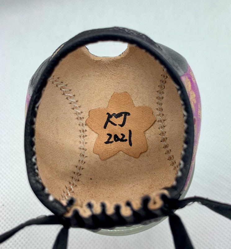 【完売御礼】 ハリスホーク(おす)用フード 紫に金桜