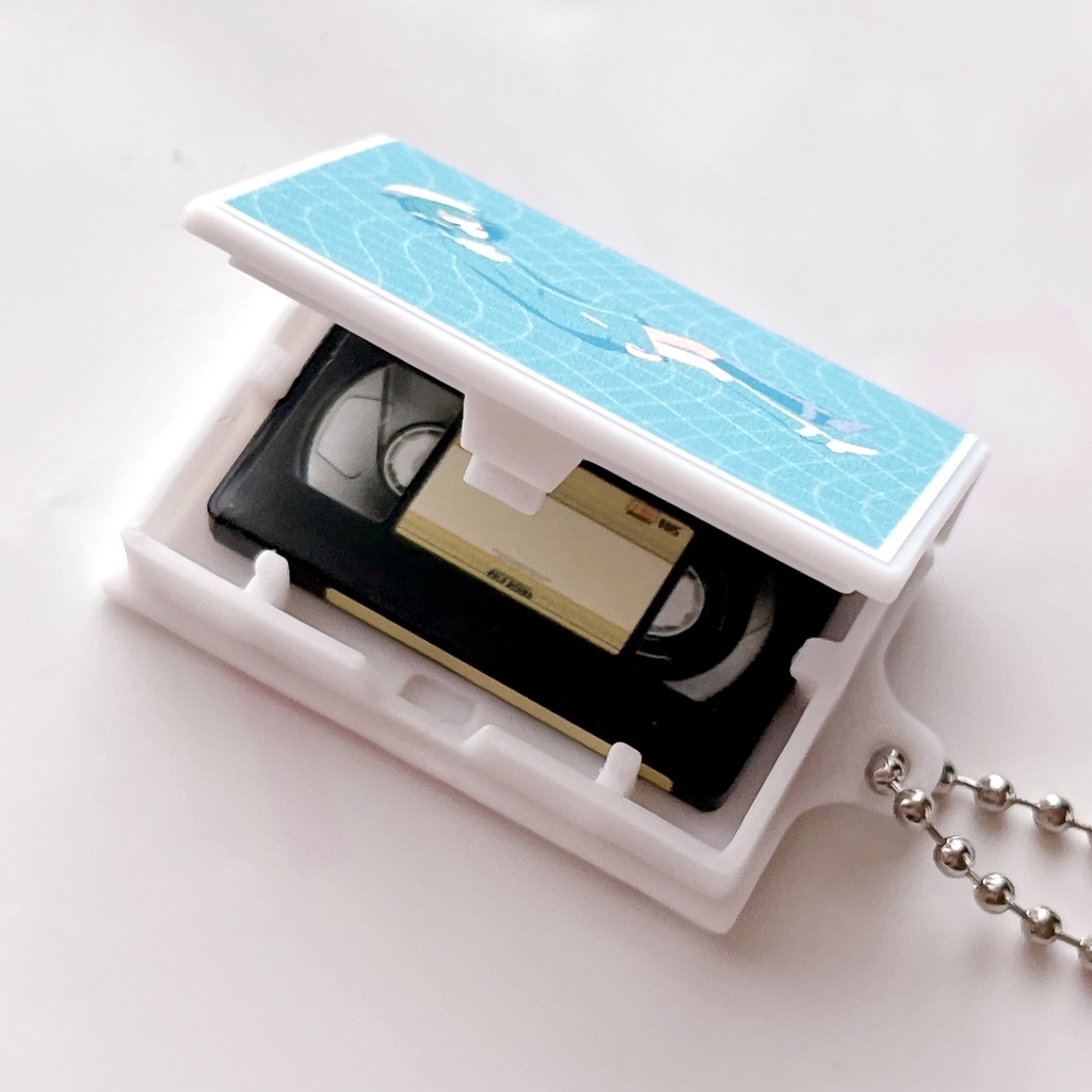 【NFCタグ付き】ねむたい水面VHSキーホルダー