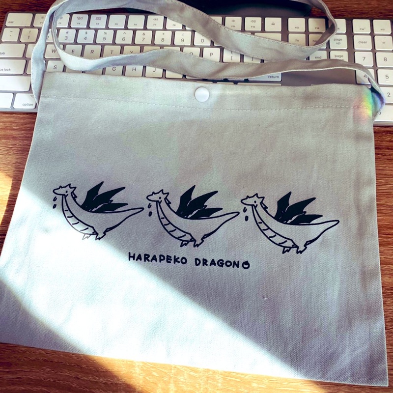 はらぺこ竜サコッシュ