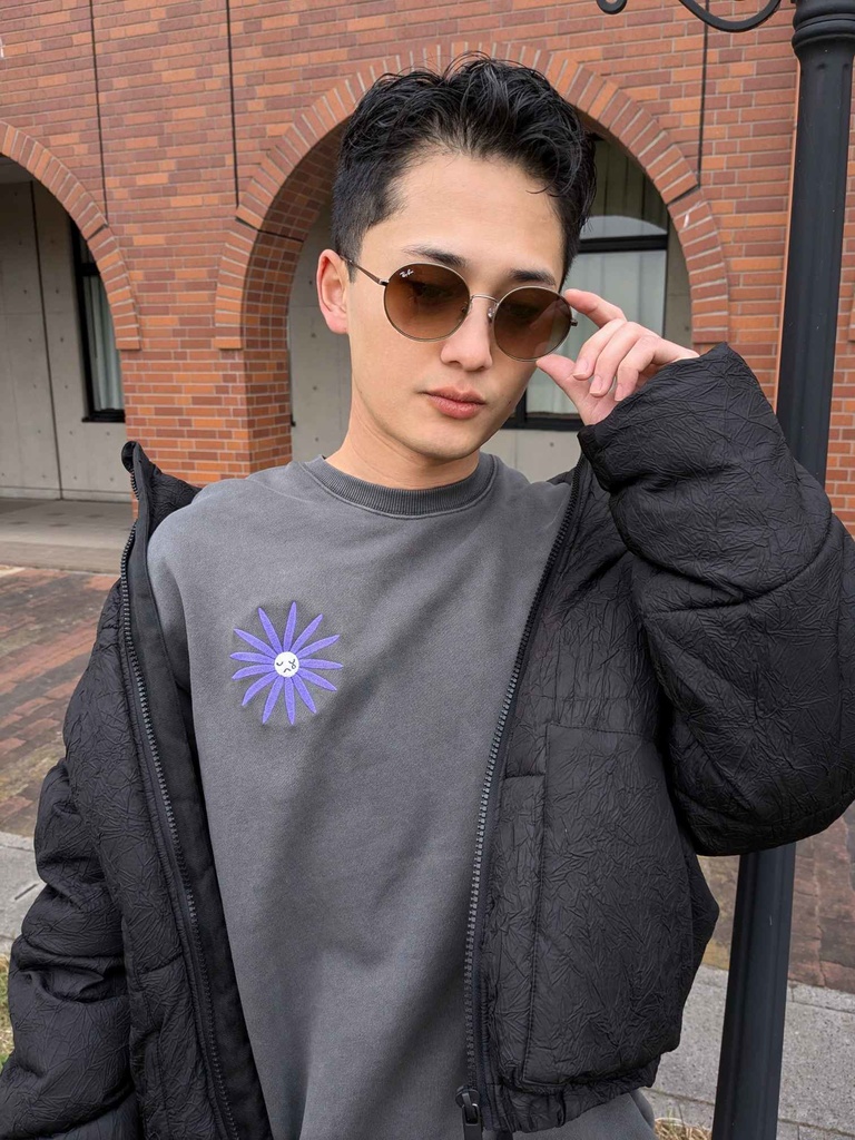 Suiu.7 オリジナルシオン刺繡 ピグメントスウェットシャツ