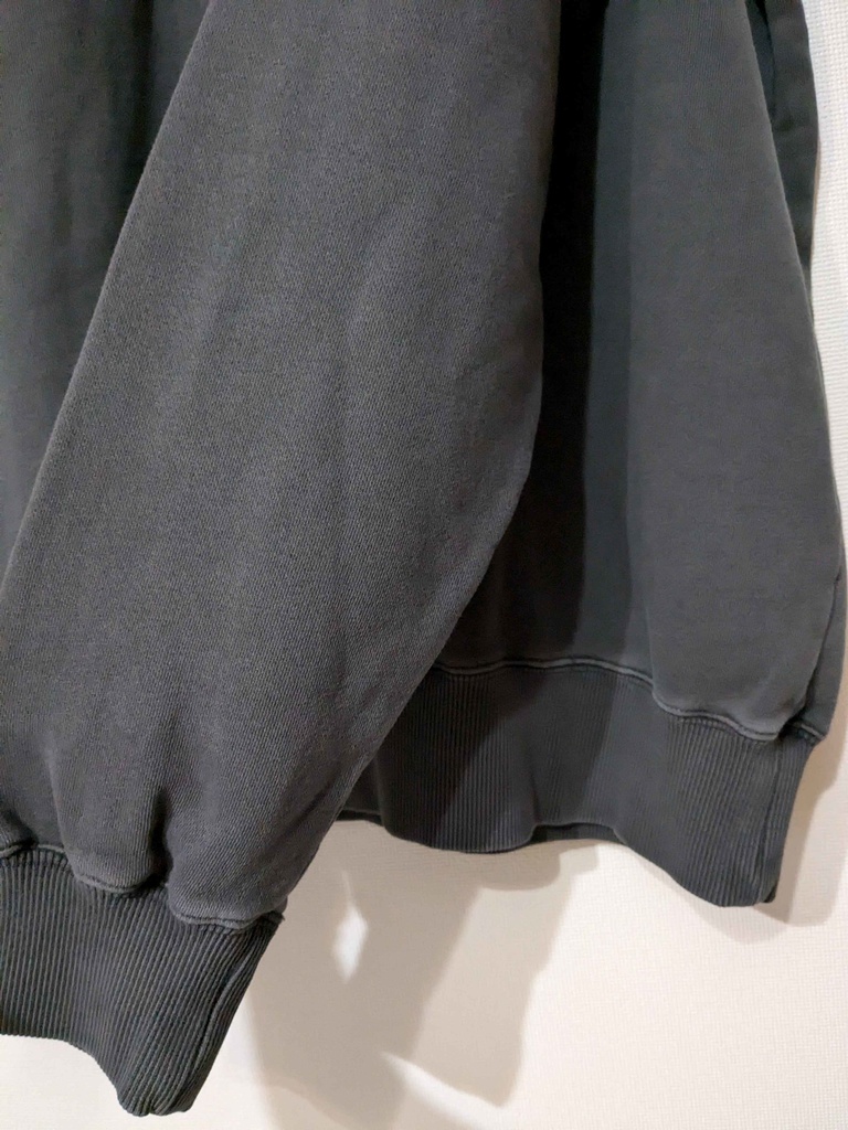 Suiu.7 オリジナルシオン刺繡 ピグメントスウェットシャツ