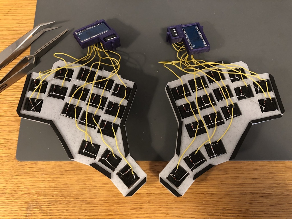 akufu32 aka “しんのすけ”: Original Mechanical Keyboard Case & Plate