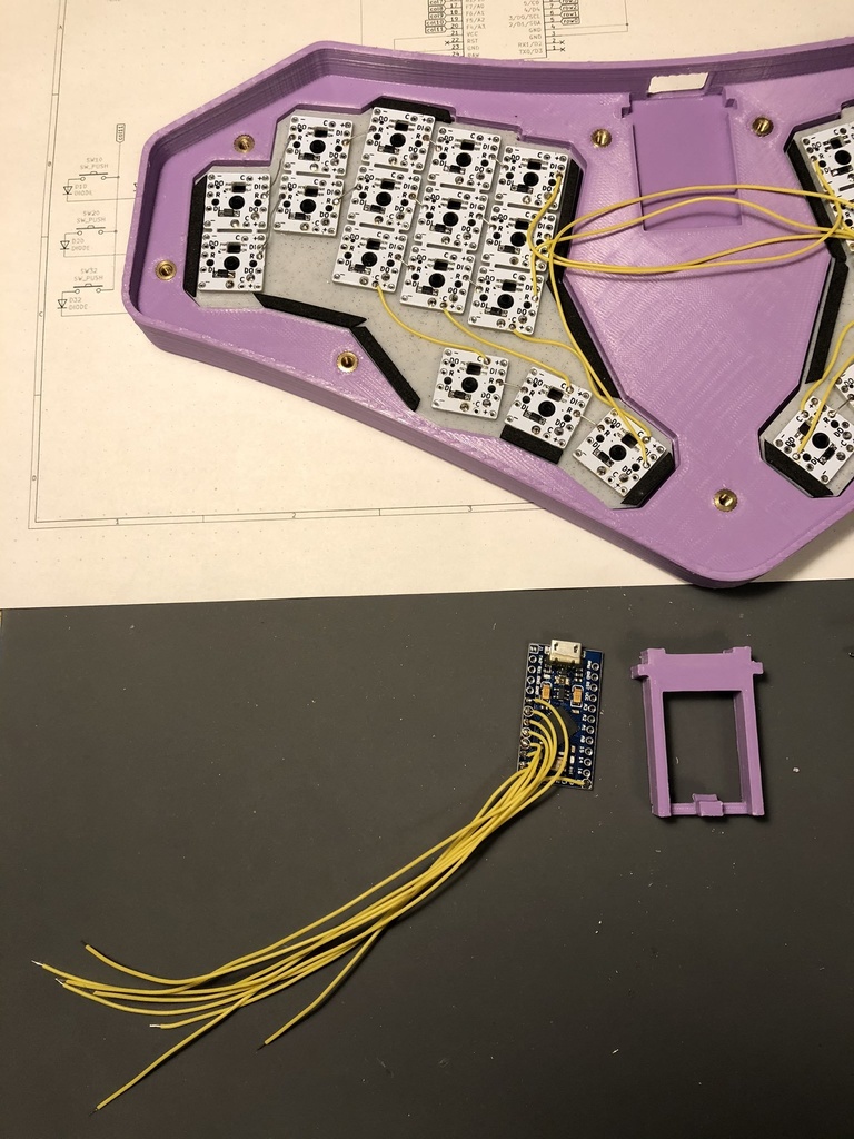ZigZag32 aka “せまのすけ”: Original Mechanical Keyboard Case & Plate