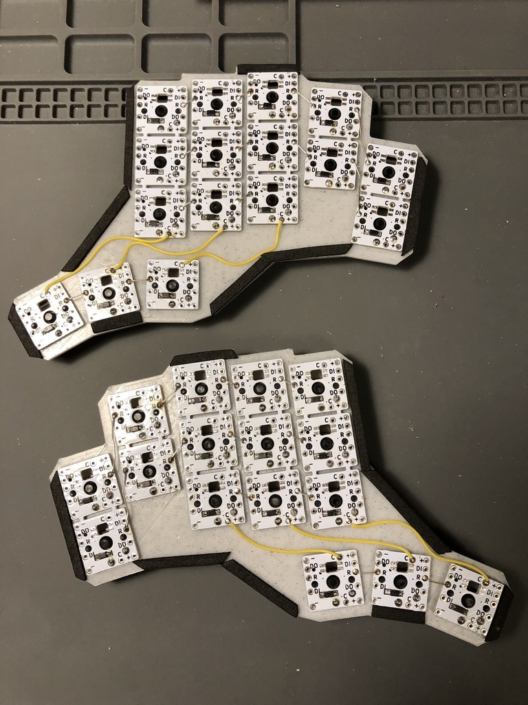 ZigZag32 aka “せまのすけ”: Original Mechanical Keyboard Case & Plate