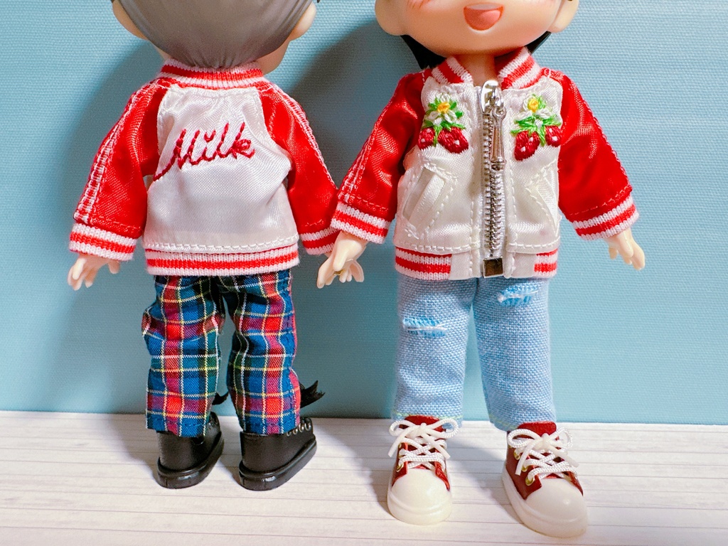 【オビツ11 outfit】苺刺繍スカジャン(白×赤)